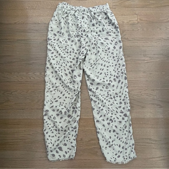 Anthropologie Cloth & Stone Green Animal Print Frayed Straight Leg Pants Size M - Picture 8 of 11